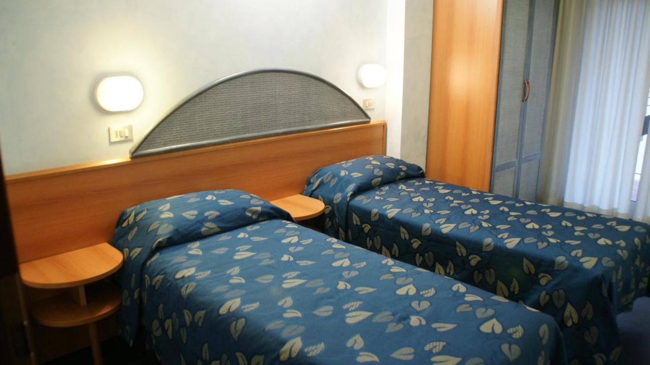 Hotel Verudella Rimini Bagian luar foto