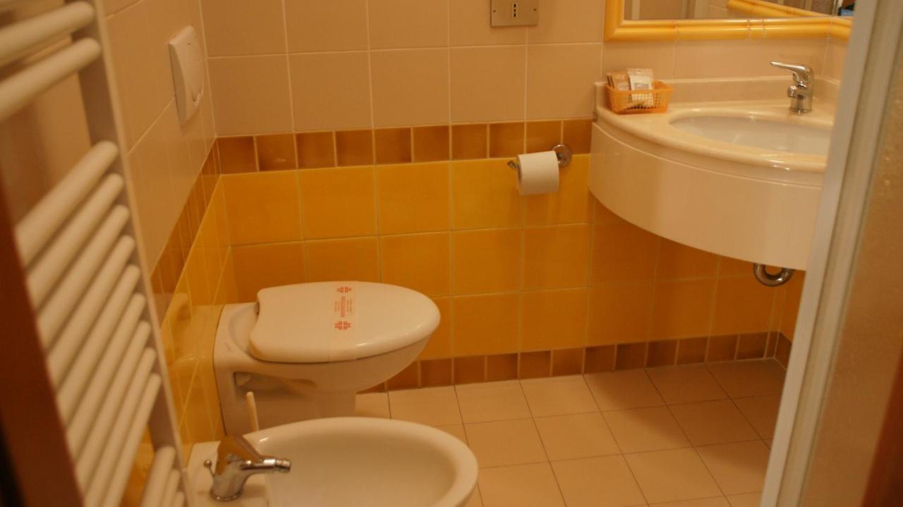 Hotel Verudella Rimini Bagian luar foto