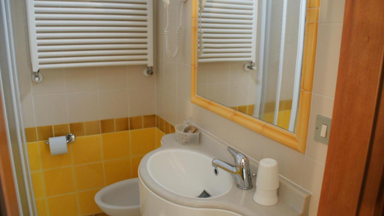 Hotel Verudella Rimini Bagian luar foto