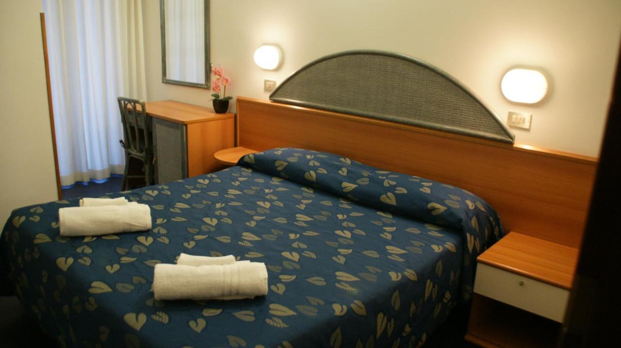 Hotel Verudella Rimini Bagian luar foto