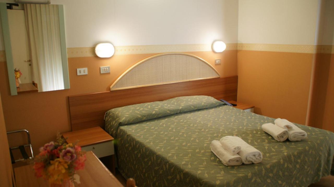 Hotel Verudella Rimini Bagian luar foto