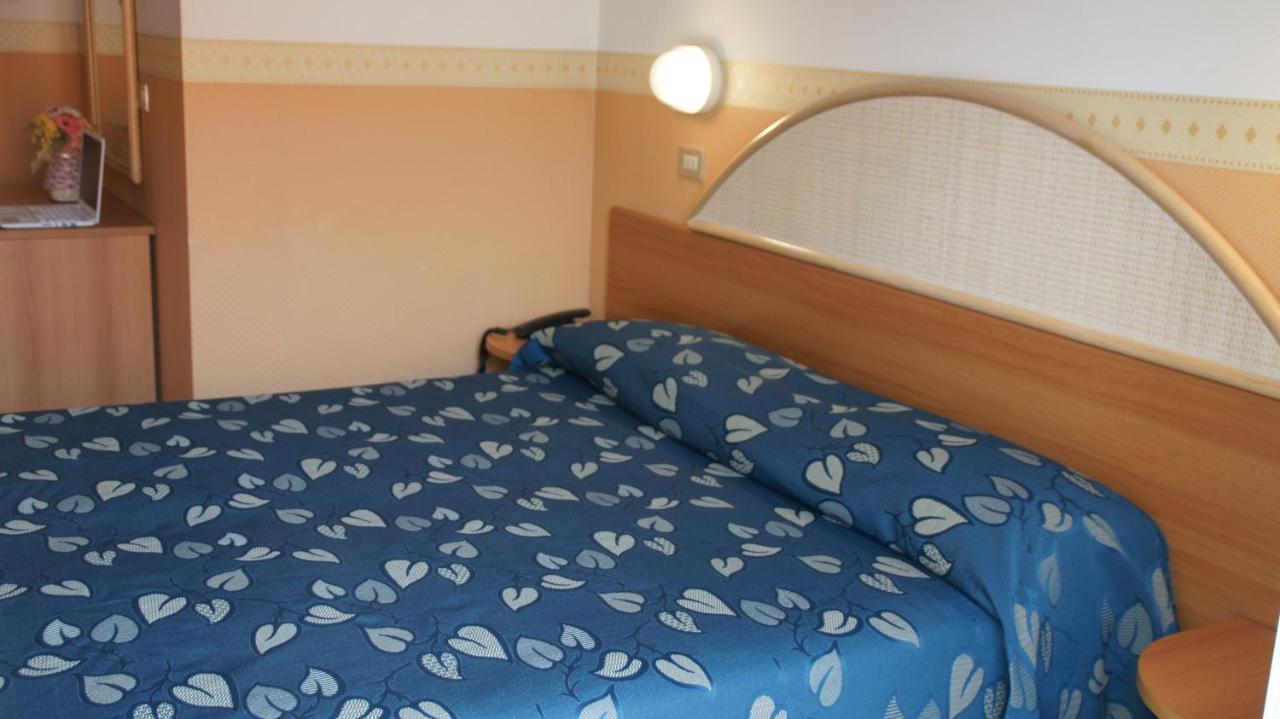 Hotel Verudella Rimini Bagian luar foto
