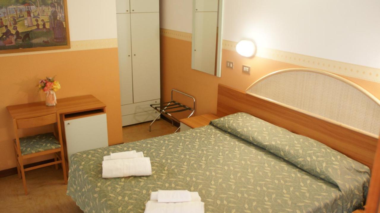 Hotel Verudella Rimini Bagian luar foto