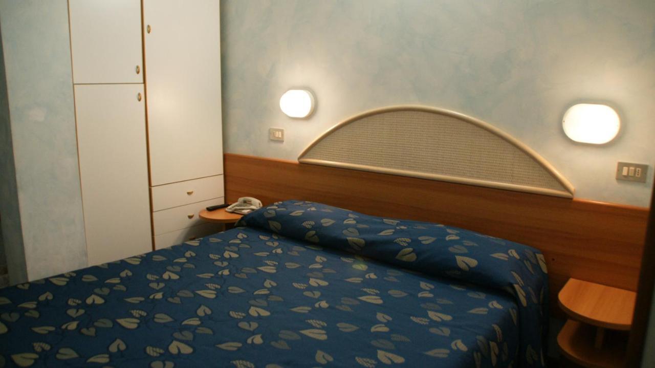 Hotel Verudella Rimini Bagian luar foto