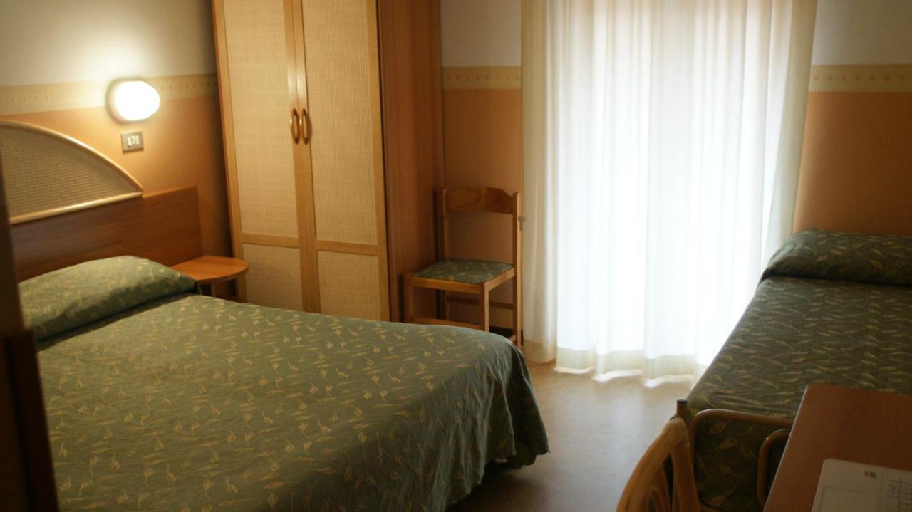 Hotel Verudella Rimini Bagian luar foto