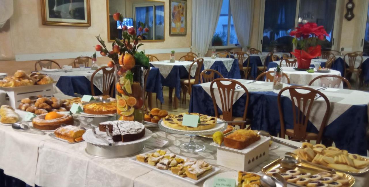 Hotel Verudella Rimini Bagian luar foto