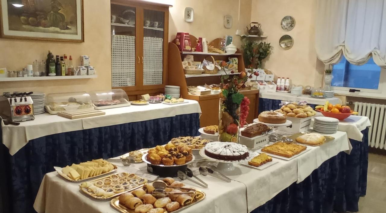 Hotel Verudella Rimini Bagian luar foto