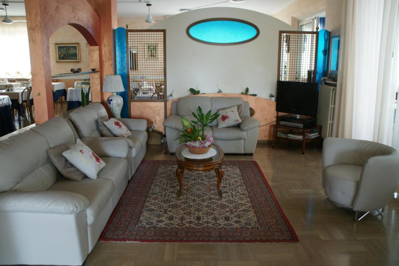 Hotel Verudella Rimini Bagian luar foto