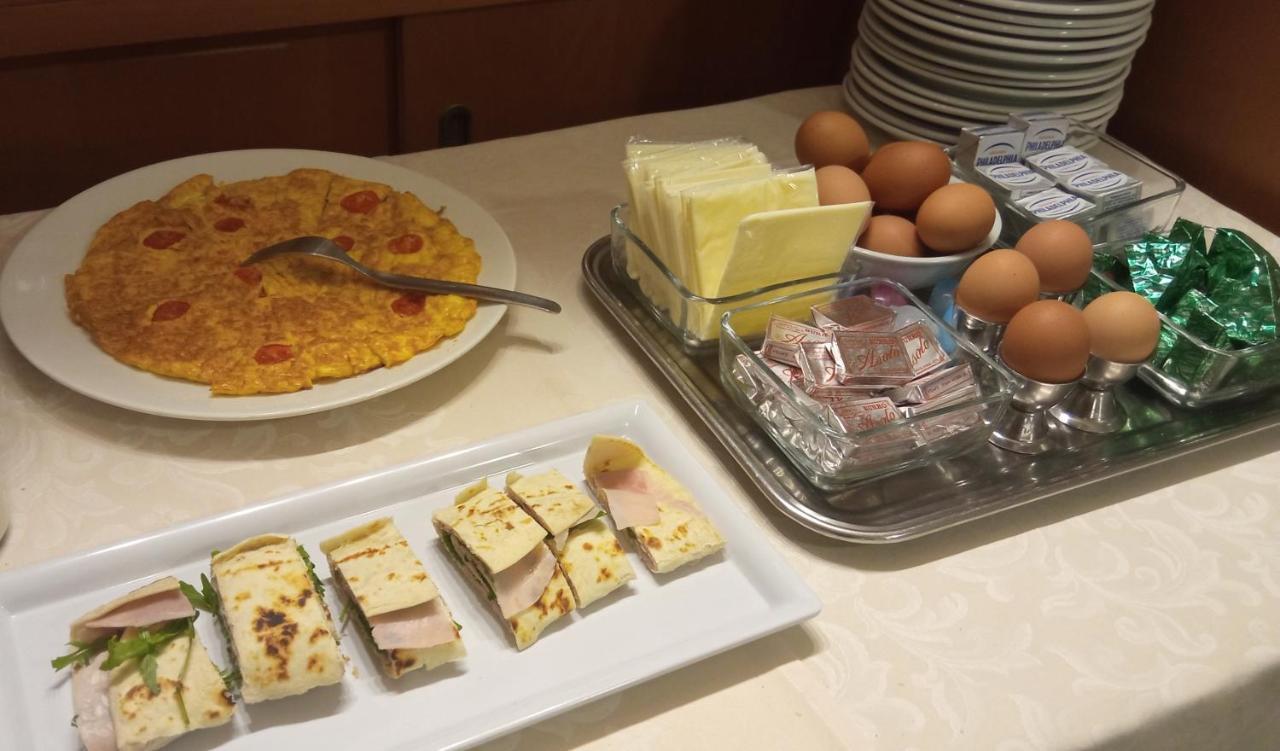 Hotel Verudella Rimini Bagian luar foto