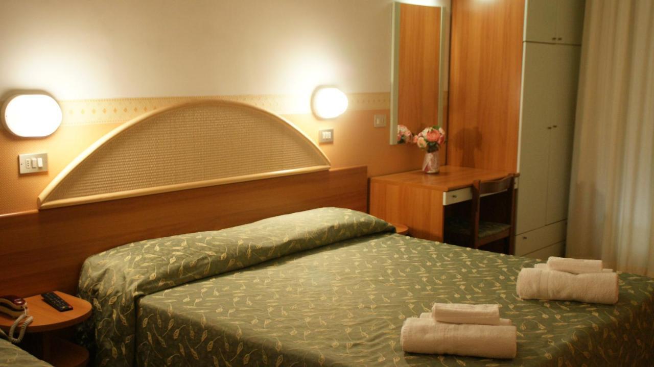 Hotel Verudella Rimini Bagian luar foto